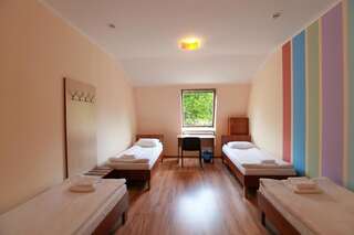 Отель Budget hotel Ekotel Львов Односпальная кровать в общем мужском номере-1