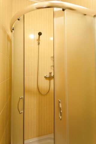 Отель Budget hotel Ekotel Львов Стандартный двухместный номер с 2 отдельными кроватями-12