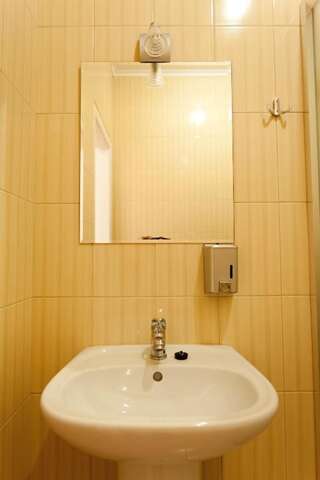 Отель Budget hotel Ekotel Львов Стандартный двухместный номер с 2 отдельными кроватями-14