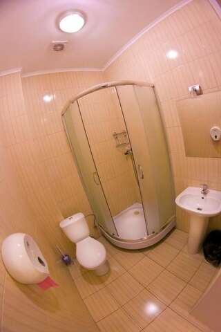 Отель Budget hotel Ekotel Львов Стандартный двухместный номер с 2 отдельными кроватями-16